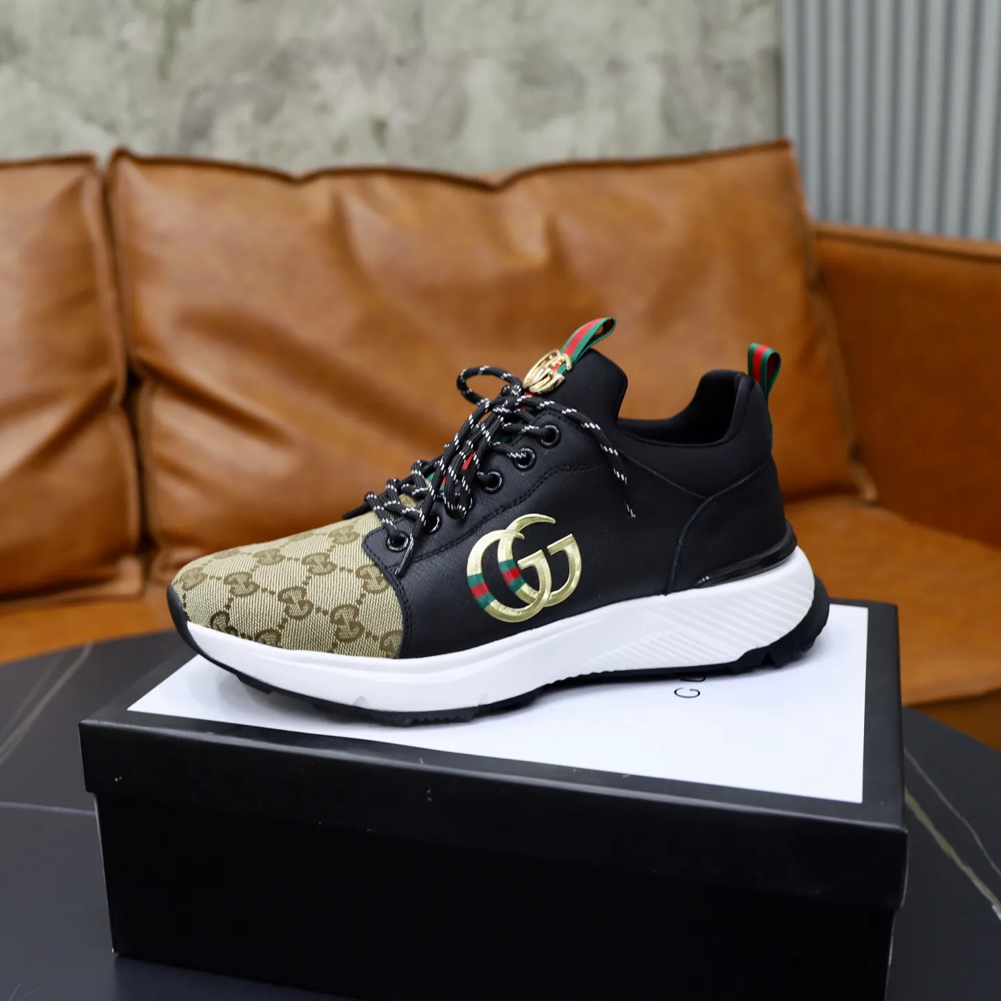 Ex-factory price: 462💰🙅‍♂️🙅‍♂️🙅‍♂️ Brand: GUCCI Standard code: 38-44 (45 customized) Grade: Same as the official website Material: Original material splicing Comfortable and breathable lining Lightweight and wear-resistant sports outsole Style category: Men's fashionable casual shoes Running sneakers Distinguished luxury brand elements Top luxury Color: actual picture color